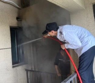 今晚快检查你家厨房,这类隐患别忽视!她家的已经成封面图了……(图2) 今晚快检查你家厨房,这类隐患别忽视!她家的已经成封面图了……(图2)