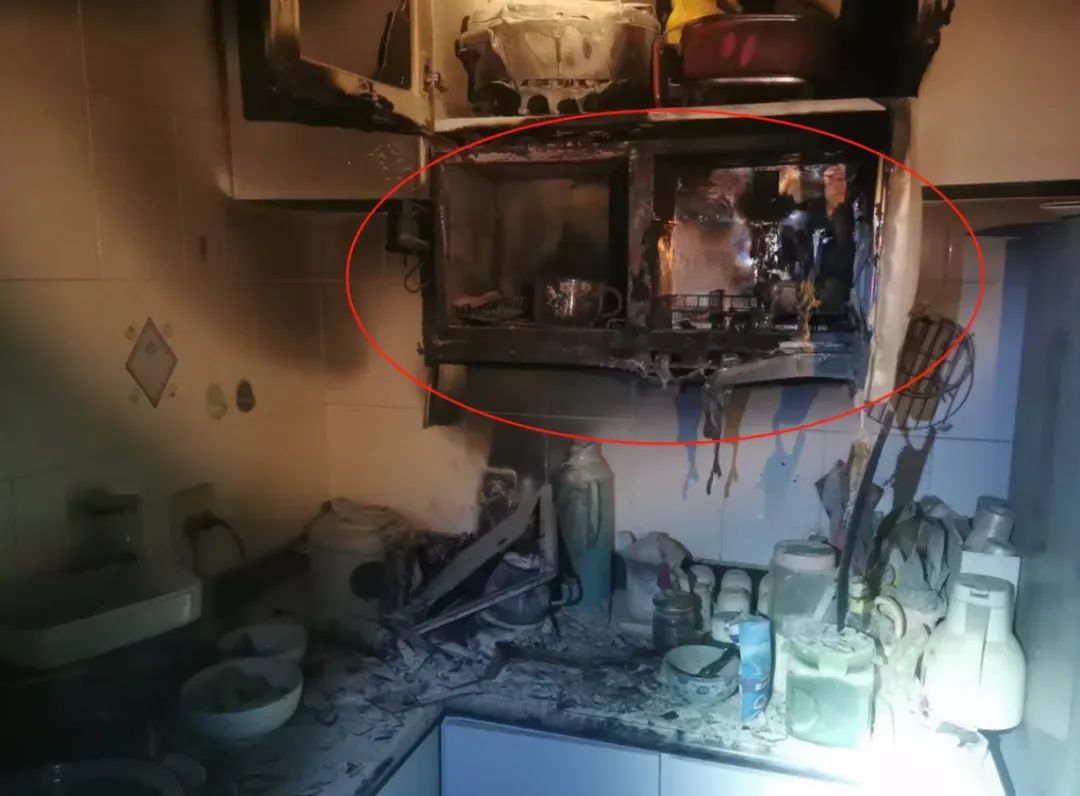 今晚快检查你家厨房,这类隐患别忽视!她家的已经成封面图了……(图5) 今晚快检查你家厨房,这类隐患别忽视!她家的已经成封面图了……(图5)