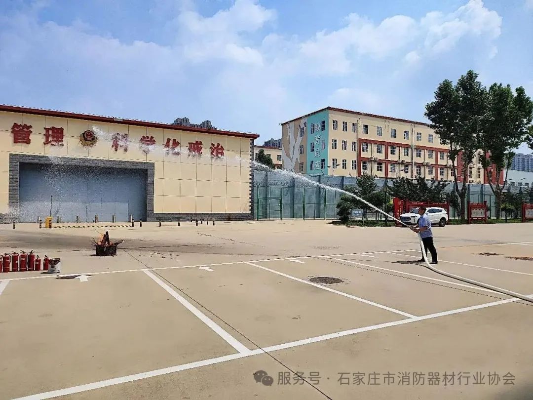 ″人人讲安全、个个会应急、查找身边隐患”——协会开展“安全生产月”消防安全专题培训(图4) ″人人讲安全、个个会应急、查找身边隐患”——协会开展“安全生产月”消防安全专题培训(图4)